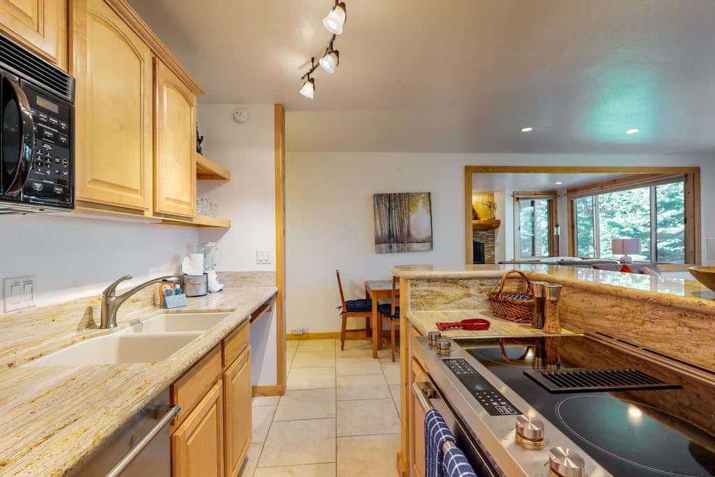 Remodeled Ski-In - Ski-Out Coyote Fork Retreat with Pools & Hot Tubs