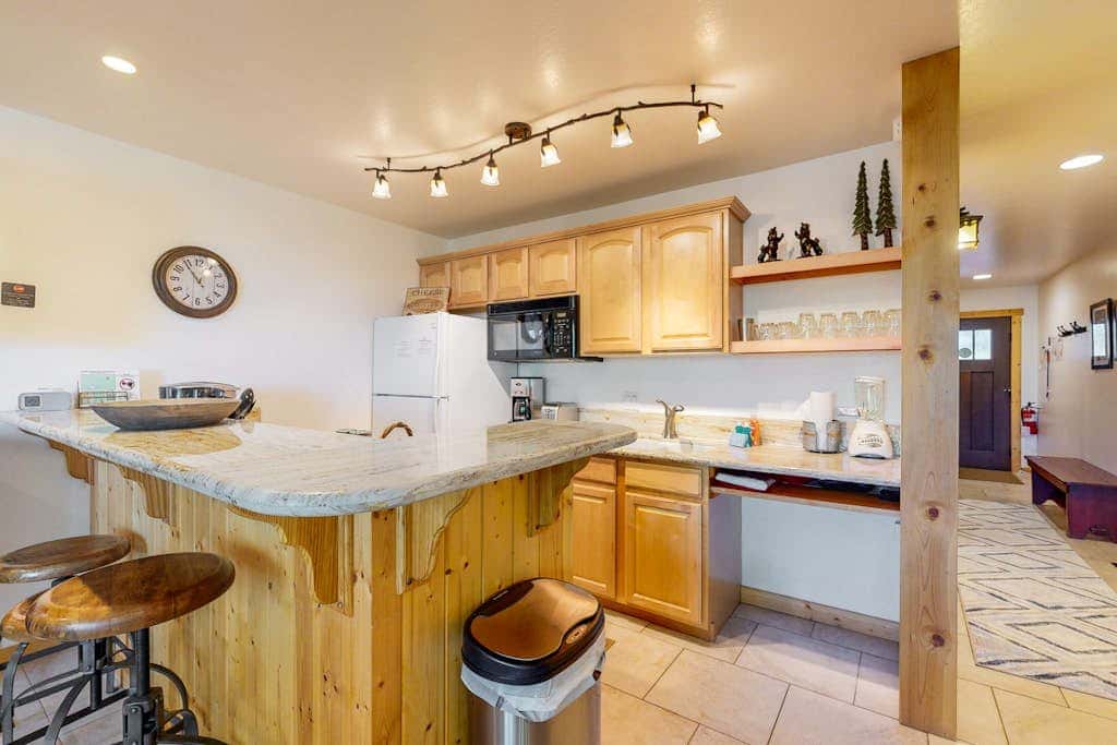 Remodeled Ski-In - Ski-Out Coyote Fork Retreat with Pools & Hot Tubs