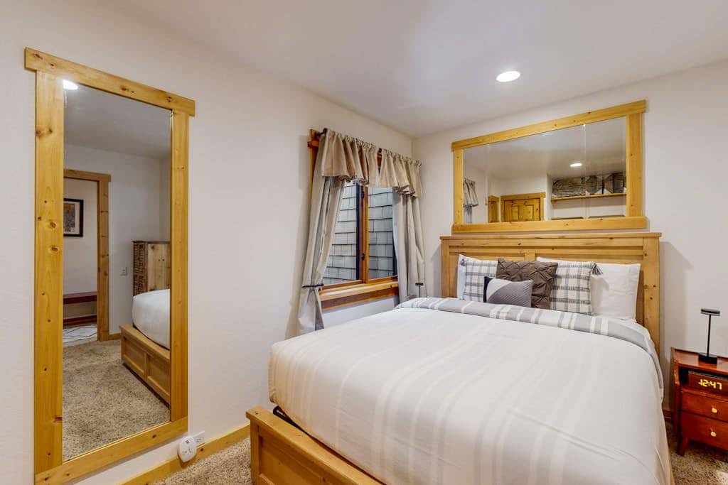 Remodeled Ski-In - Ski-Out Coyote Fork Retreat with Pools & Hot Tubs