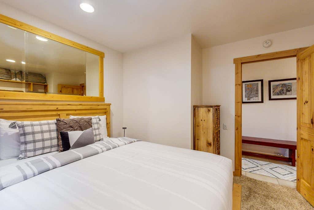 Remodeled Ski-In - Ski-Out Coyote Fork Retreat with Pools & Hot Tubs