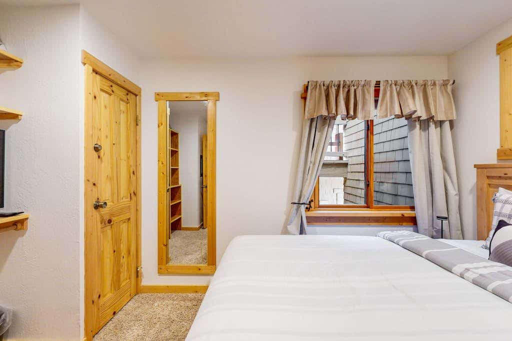 Remodeled Ski-In - Ski-Out Coyote Fork Retreat with Pools & Hot Tubs