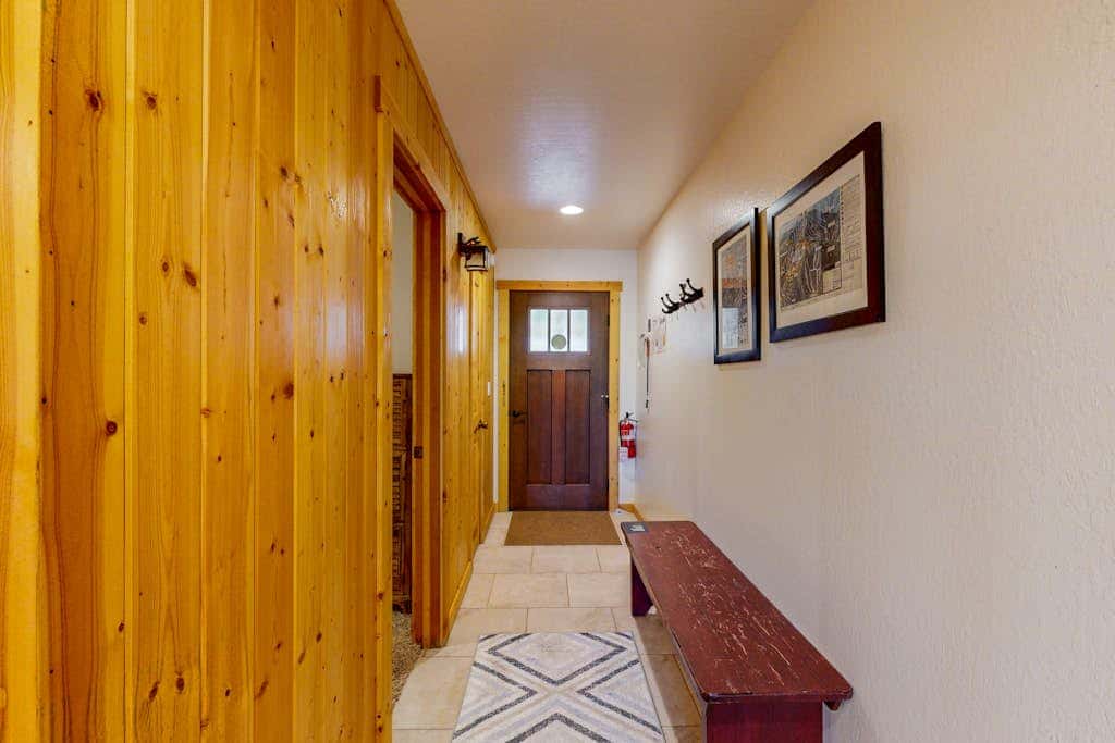 Remodeled Ski-In - Ski-Out Coyote Fork Retreat with Pools & Hot Tubs
