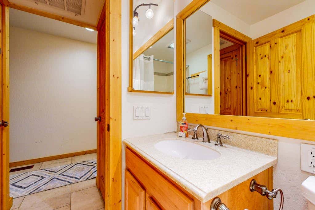 Remodeled Ski-In - Ski-Out Coyote Fork Retreat with Pools & Hot Tubs