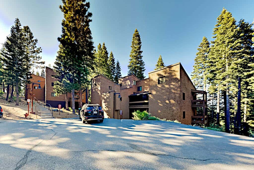 Remodeled Ski-In - Ski-Out Coyote Fork Retreat with Pools & Hot Tubs