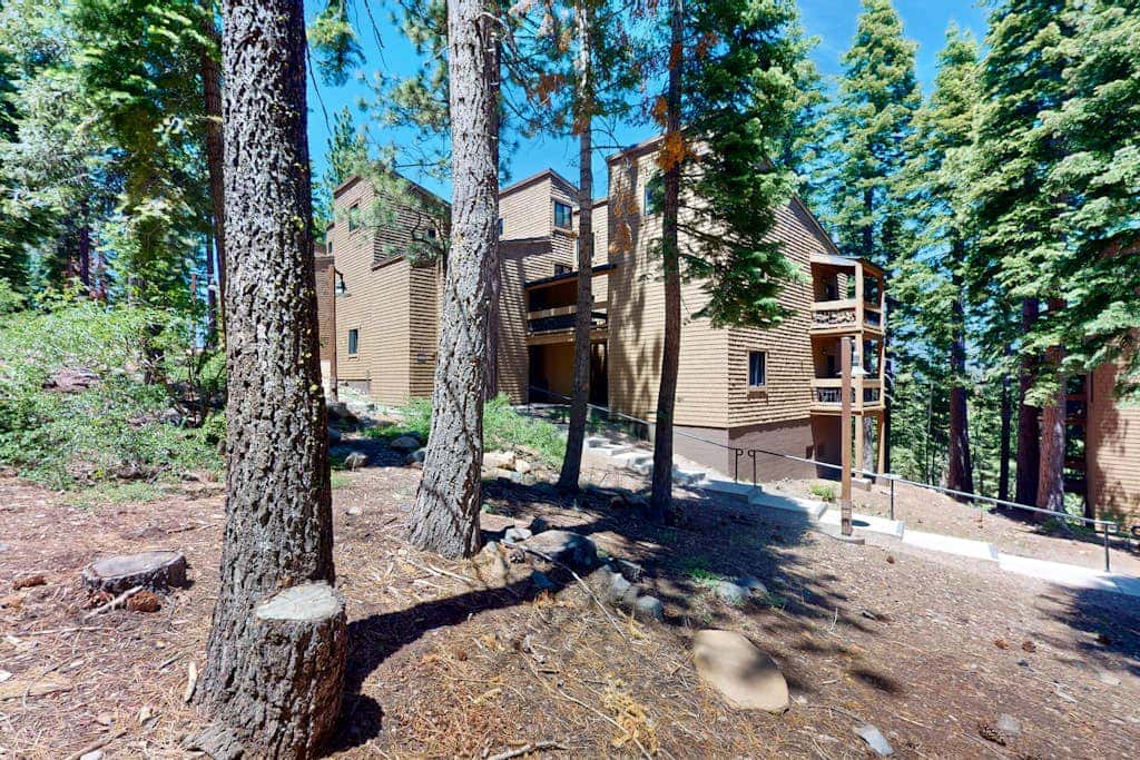Remodeled Ski-In - Ski-Out Coyote Fork Retreat with Pools & Hot Tubs