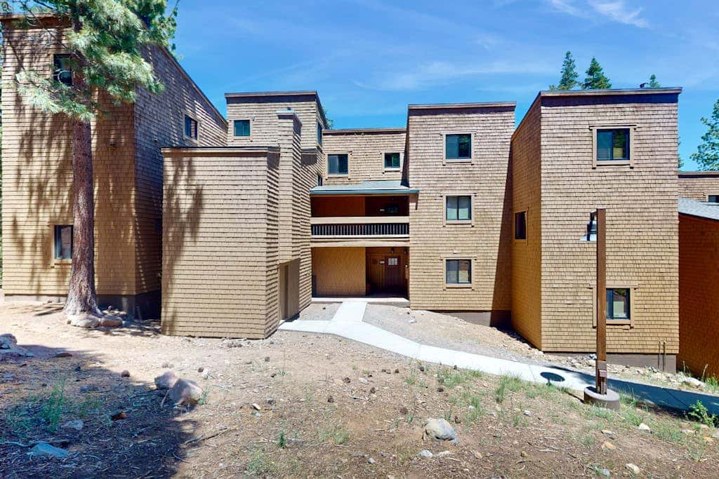 Remodeled Ski-In - Ski-Out Coyote Fork Retreat with Pools & Hot Tubs