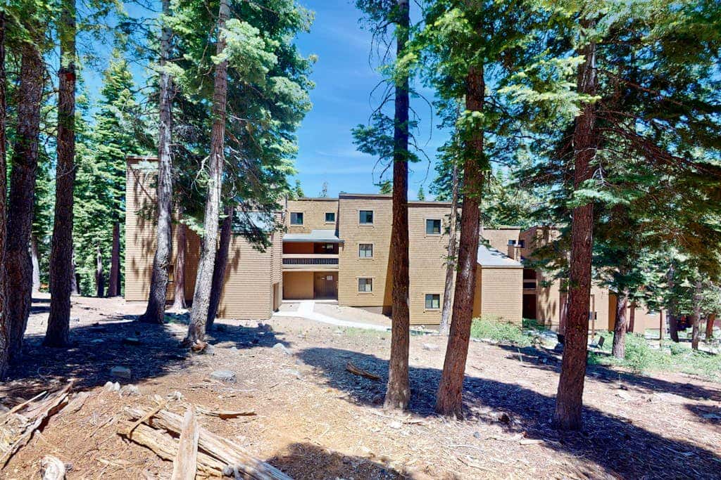 Remodeled Ski-In - Ski-Out Coyote Fork Retreat with Pools & Hot Tubs