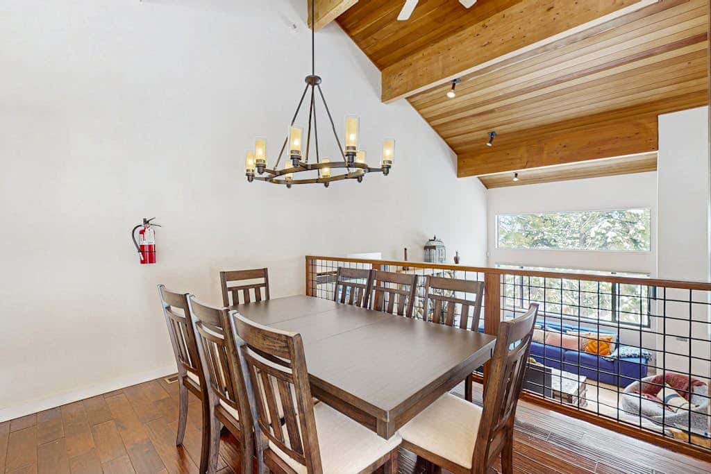 Modern mountain home with private hot tub, deck, fireplace, & skiing nearby