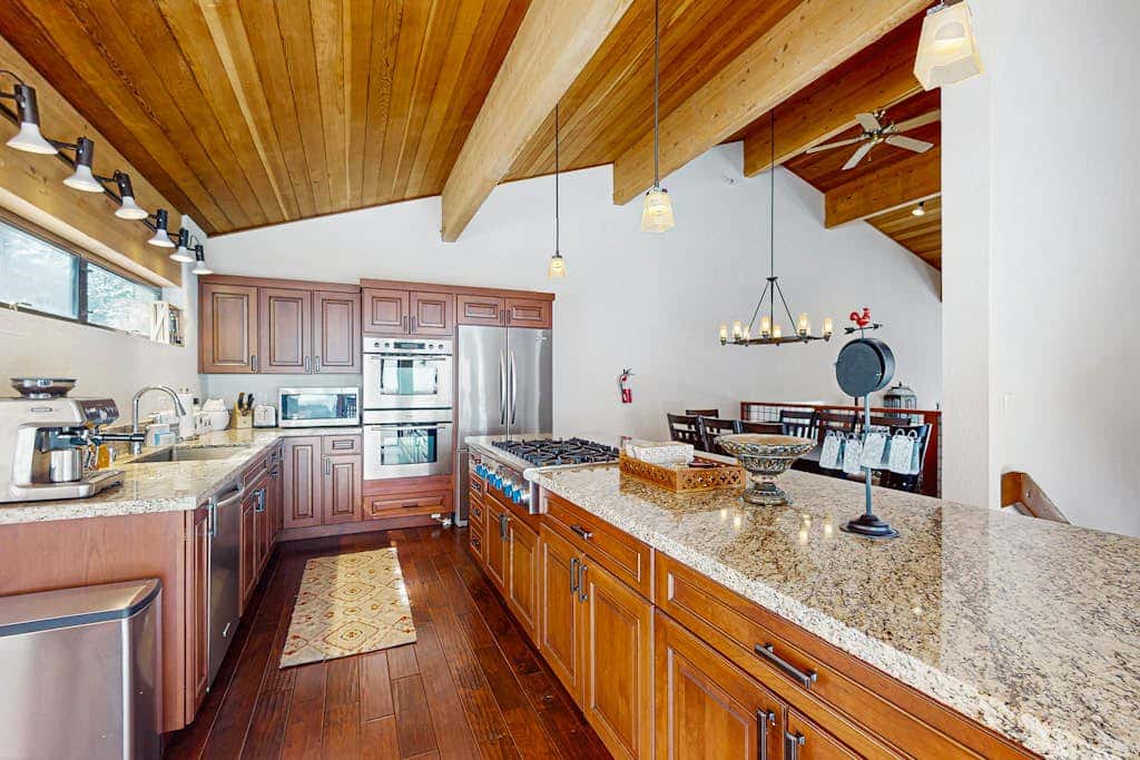 Modern mountain home with private hot tub, deck, fireplace, & skiing nearby