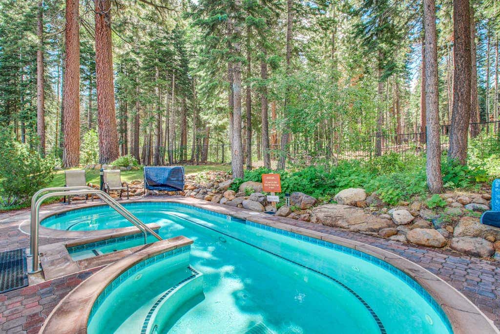 Modern mountain home with private hot tub, deck, fireplace, & skiing nearby