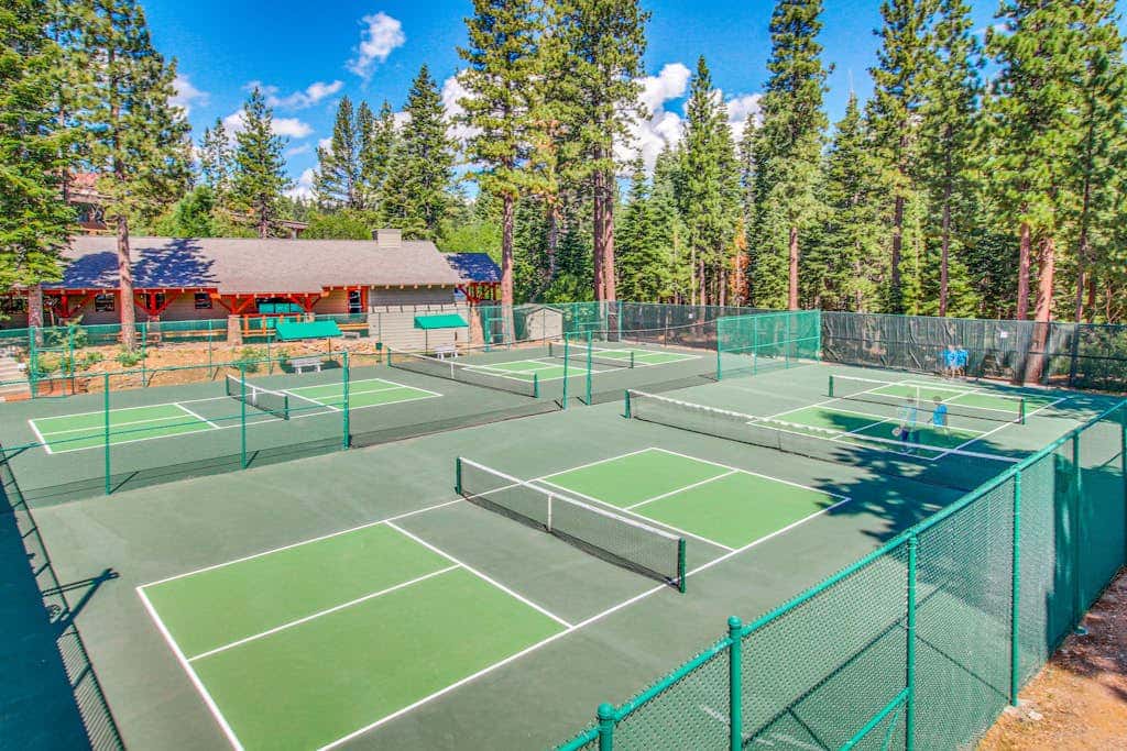 Modern mountain home with private hot tub, deck, fireplace, & skiing nearby