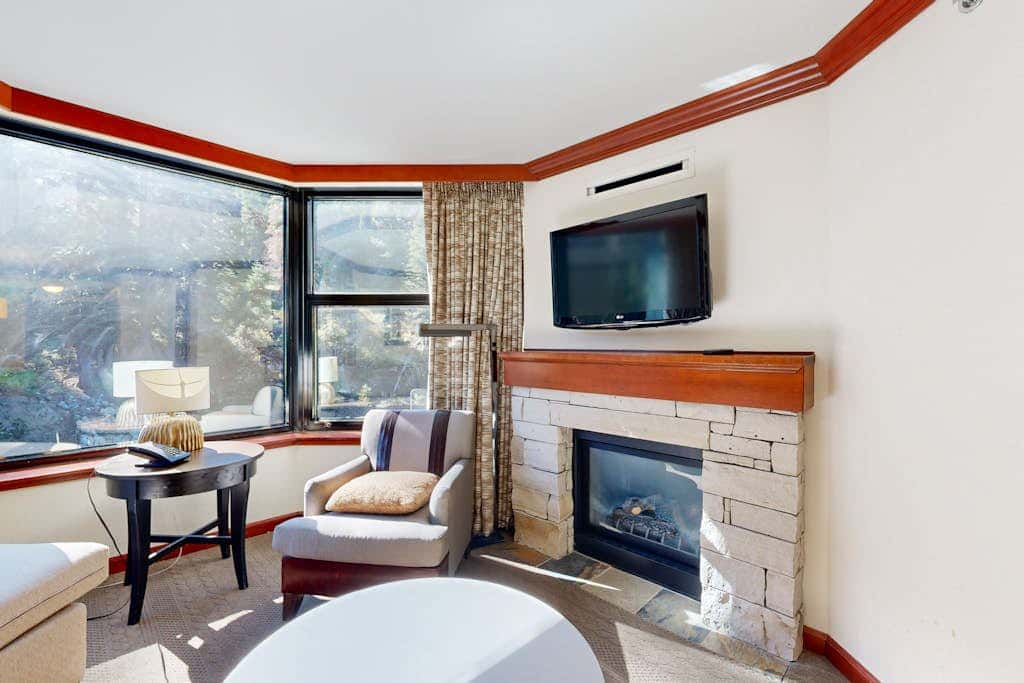 Ski-in-ski-out condo in the Everline Resort & Spa - pools, hot tubs, & gym