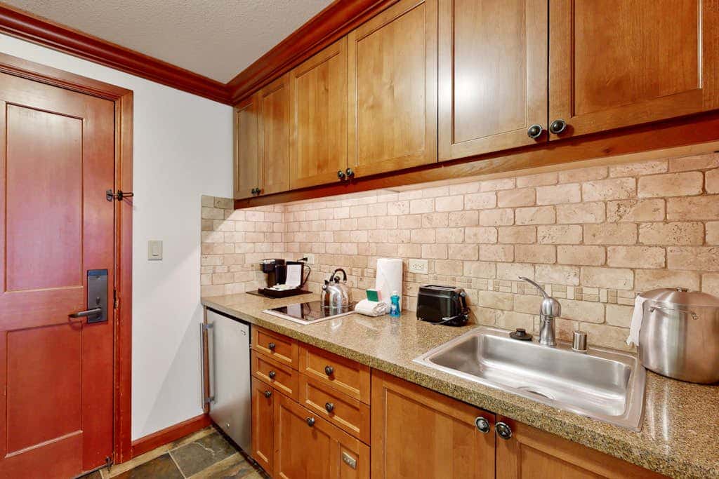 Ski-in-ski-out condo in the Everline Resort & Spa - pools, hot tubs, & gym