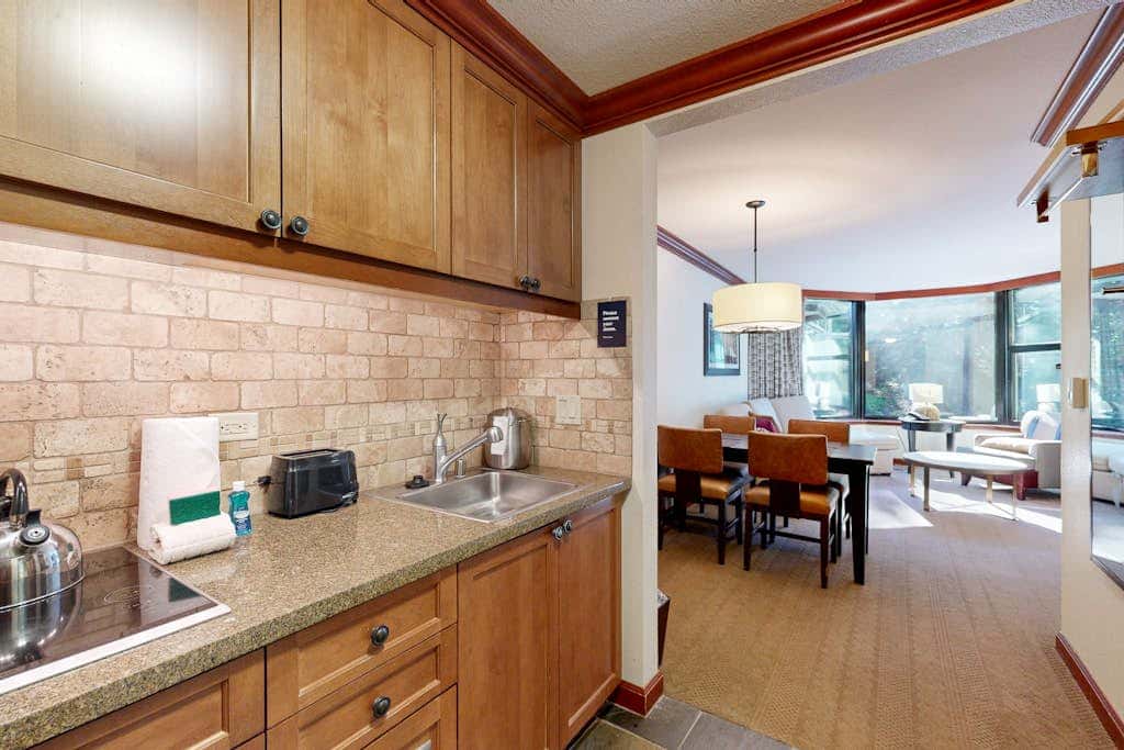 Ski-in-ski-out condo in the Everline Resort & Spa - pools, hot tubs, & gym