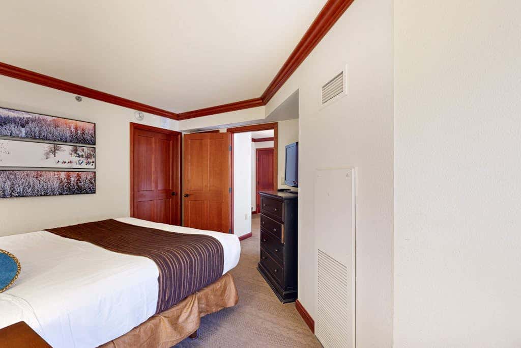 Ski-in-ski-out condo in the Everline Resort & Spa - pools, hot tubs, & gym