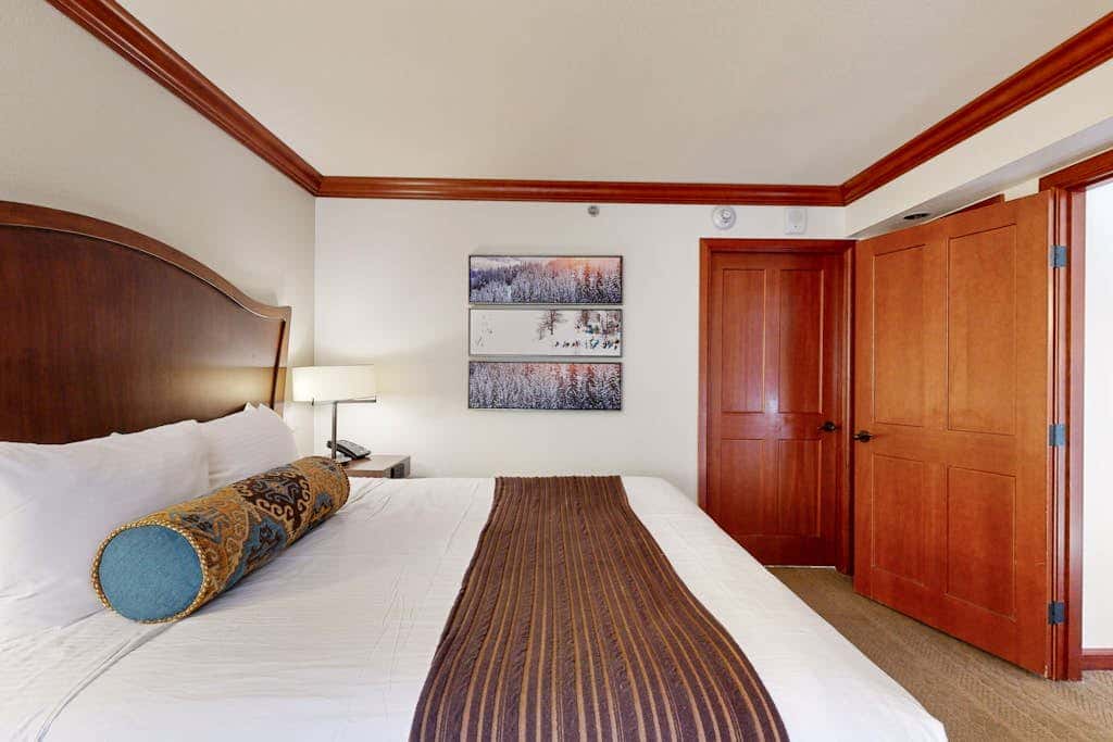Ski-in-ski-out condo in the Everline Resort & Spa - pools, hot tubs, & gym