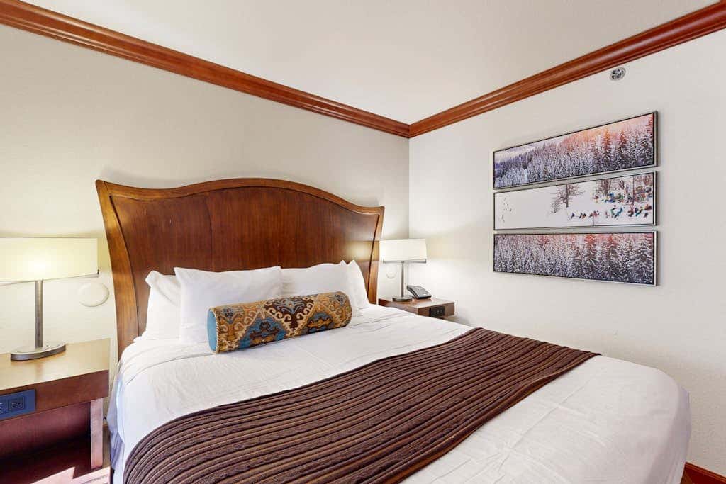 Ski-in-ski-out condo in the Everline Resort & Spa - pools, hot tubs, & gym