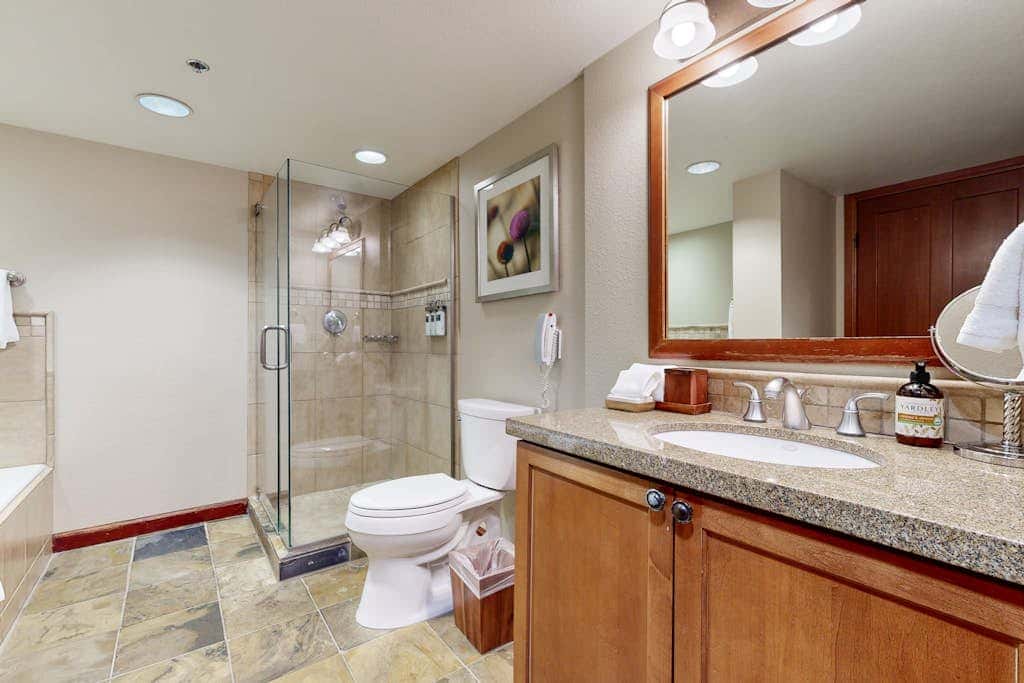 Ski-in-ski-out condo in the Everline Resort & Spa - pools, hot tubs, & gym