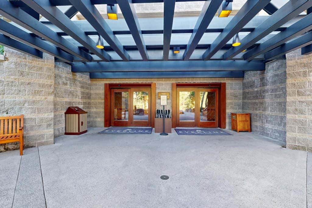 Ski-in-ski-out condo in the Everline Resort & Spa - pools, hot tubs, & gym