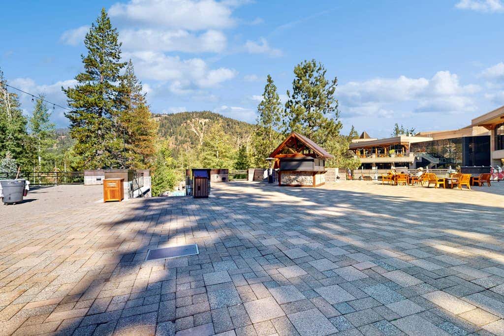 Ski-in-ski-out condo in the Everline Resort & Spa - pools, hot tubs, & gym
