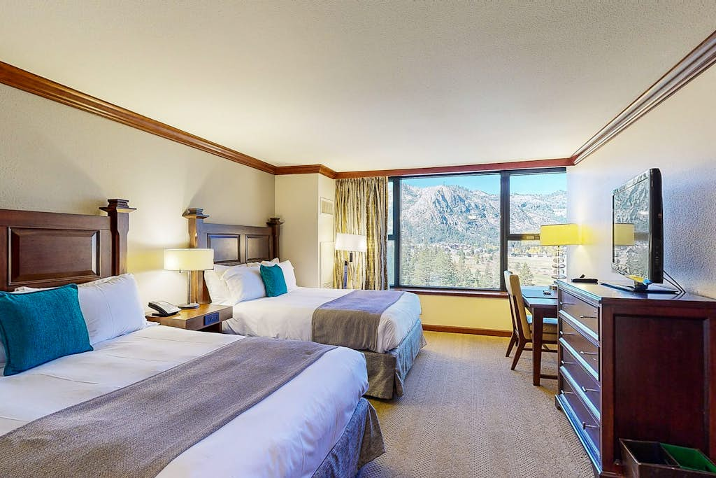 Everline Resort & Spa - Ski-in-ski-out suite with heated pools & hot tub