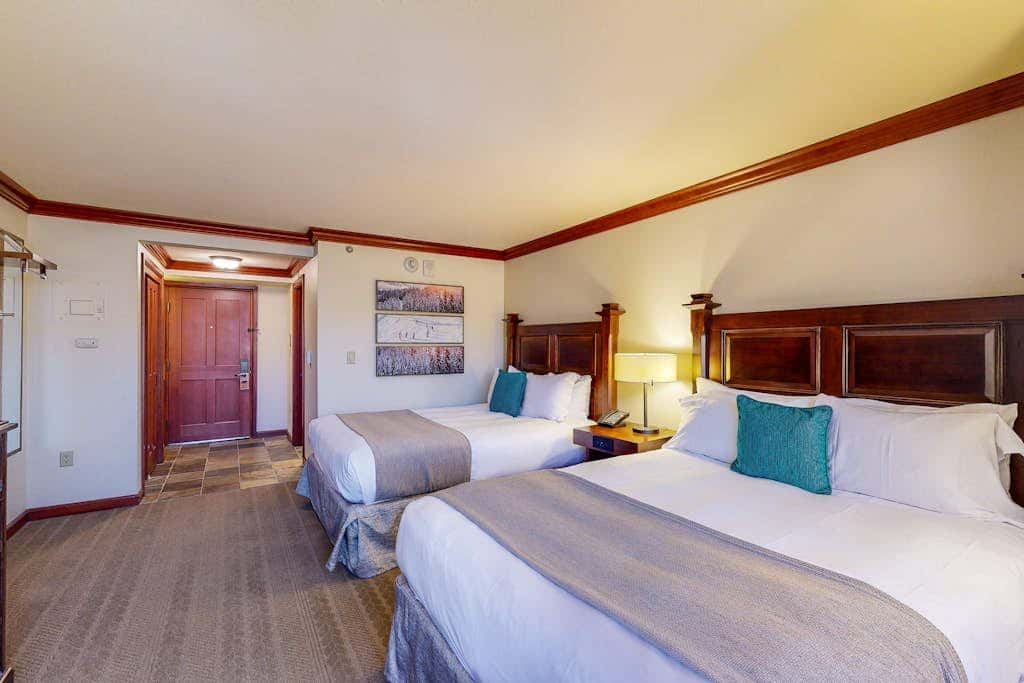 Everline Resort & Spa - Ski-in-ski-out suite with heated pools & hot tub