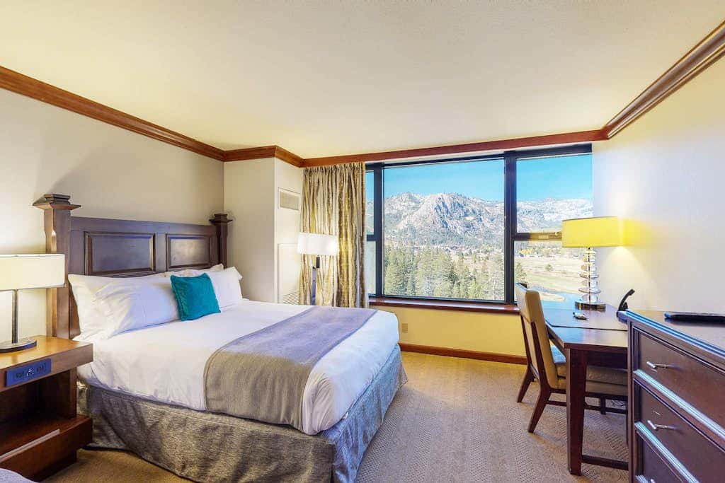 Everline Resort & Spa - Ski-in-ski-out suite with heated pools & hot tub