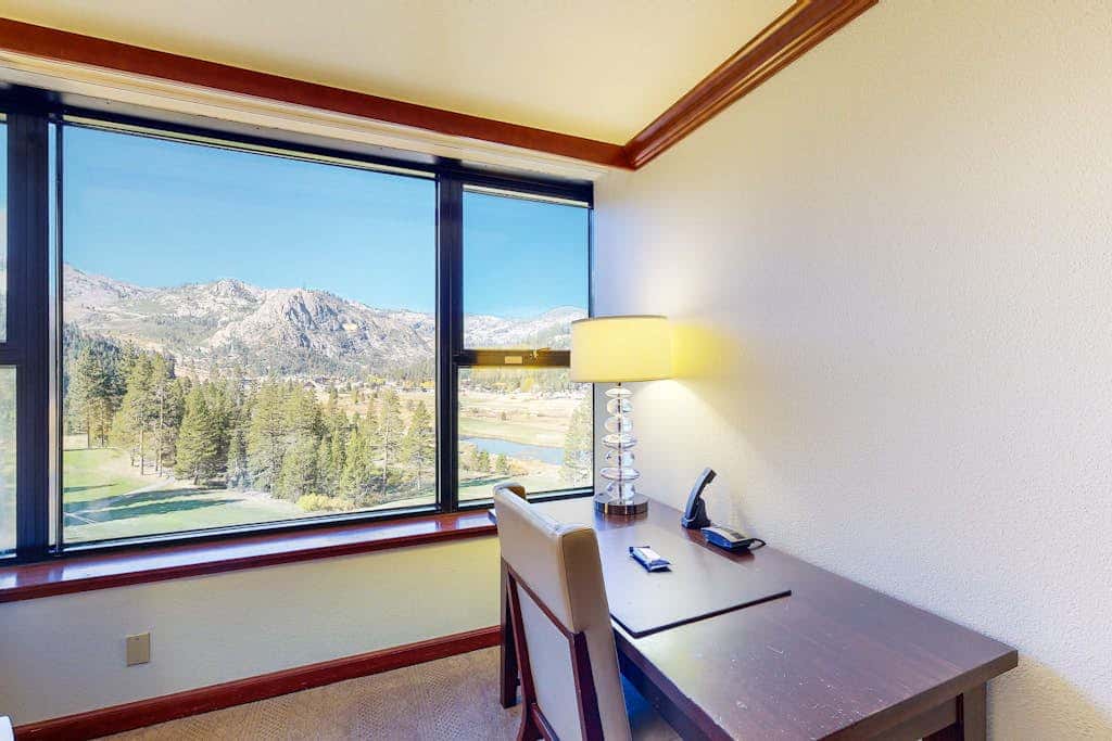 Everline Resort & Spa - Ski-in-ski-out suite with heated pools & hot tub