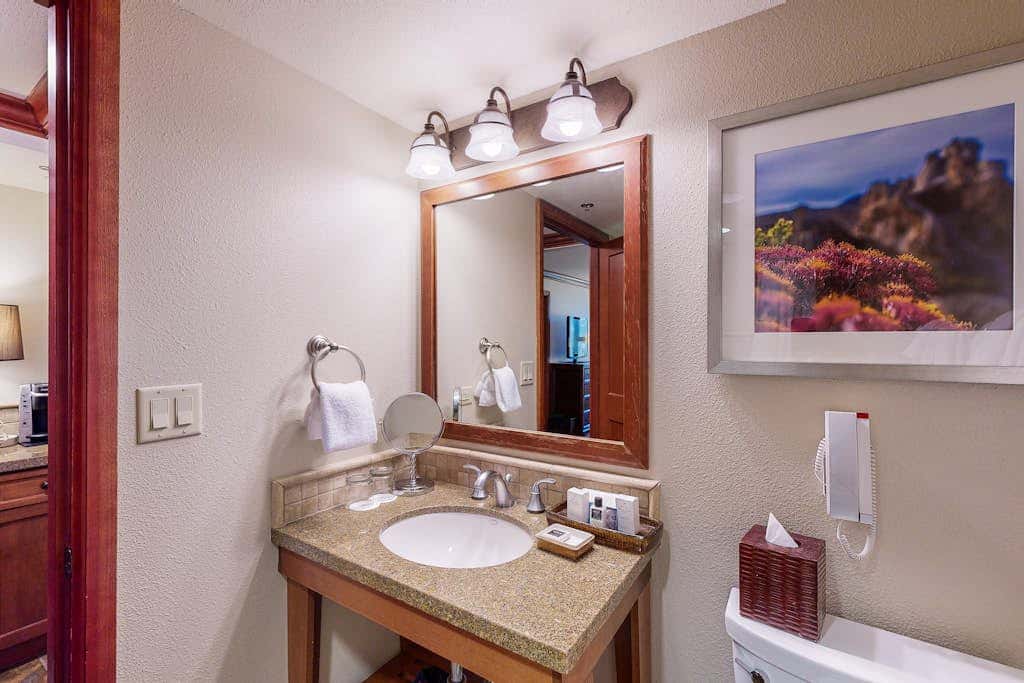 Everline Resort & Spa - Ski-in-ski-out suite with heated pools & hot tub