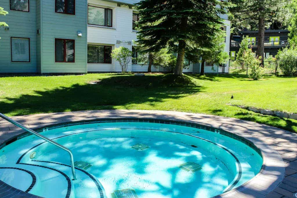 Everline Resort & Spa - Ski-in-ski-out suite with heated pools & hot tub