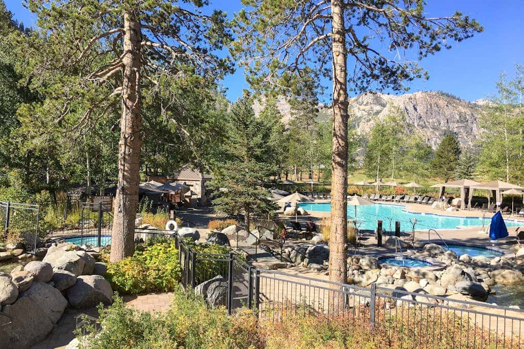 Everline Resort & Spa - Ski-in-ski-out suite with heated pools & hot tub