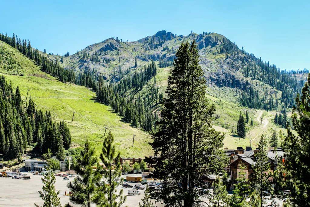 Everline Resort & Spa - Ski-in-ski-out suite with heated pools & hot tub