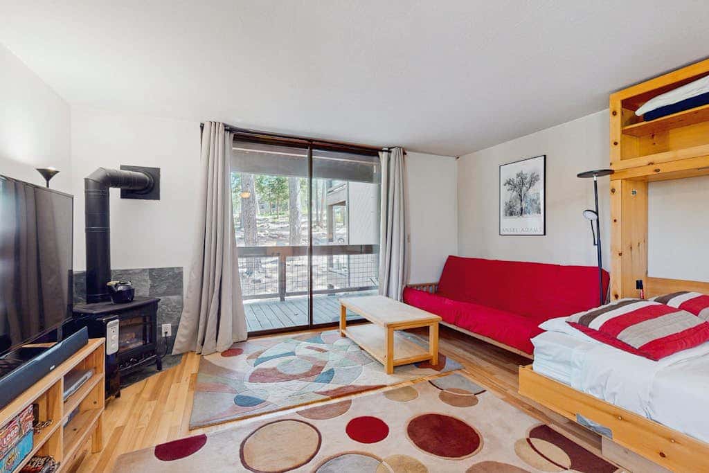 Resort studio with balcony, pool & hot tub access & free ski shuttle