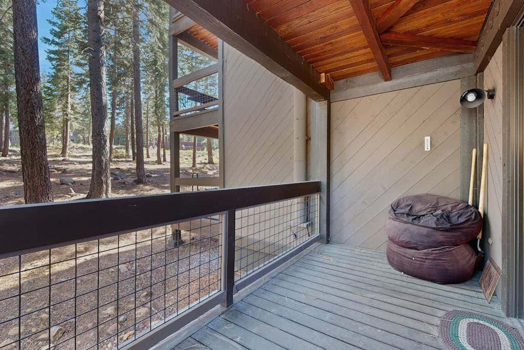 Resort studio with balcony, pool & hot tub access & free ski shuttle