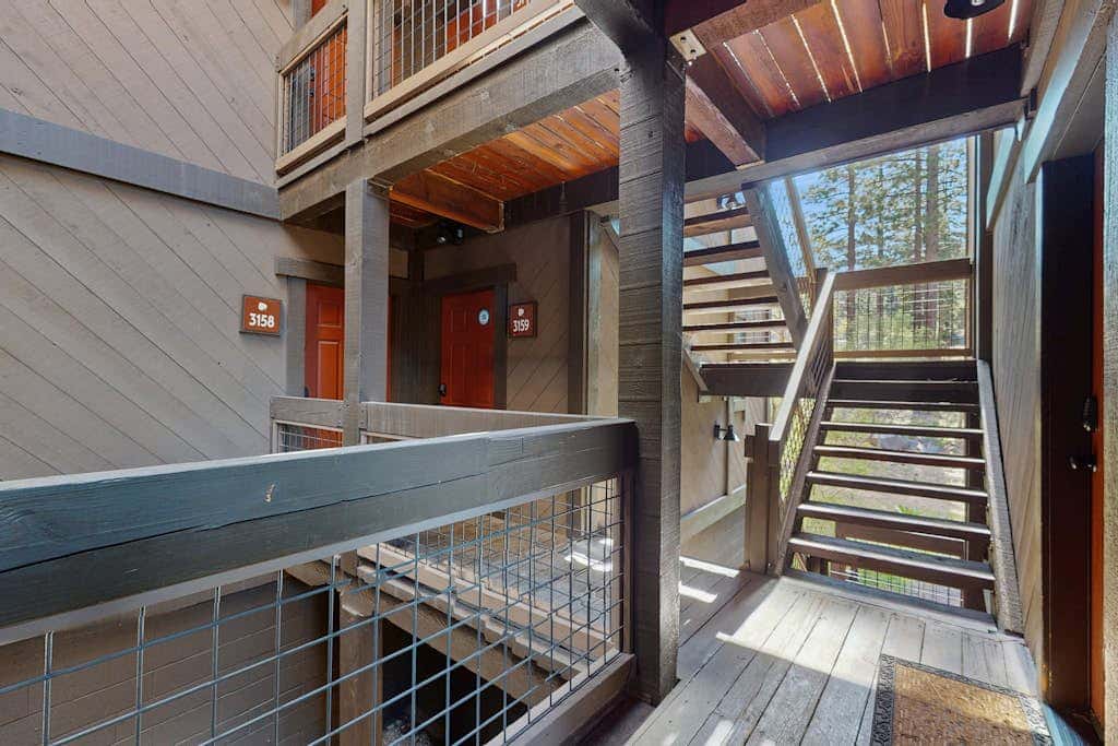 Resort studio with balcony, pool & hot tub access & free ski shuttle