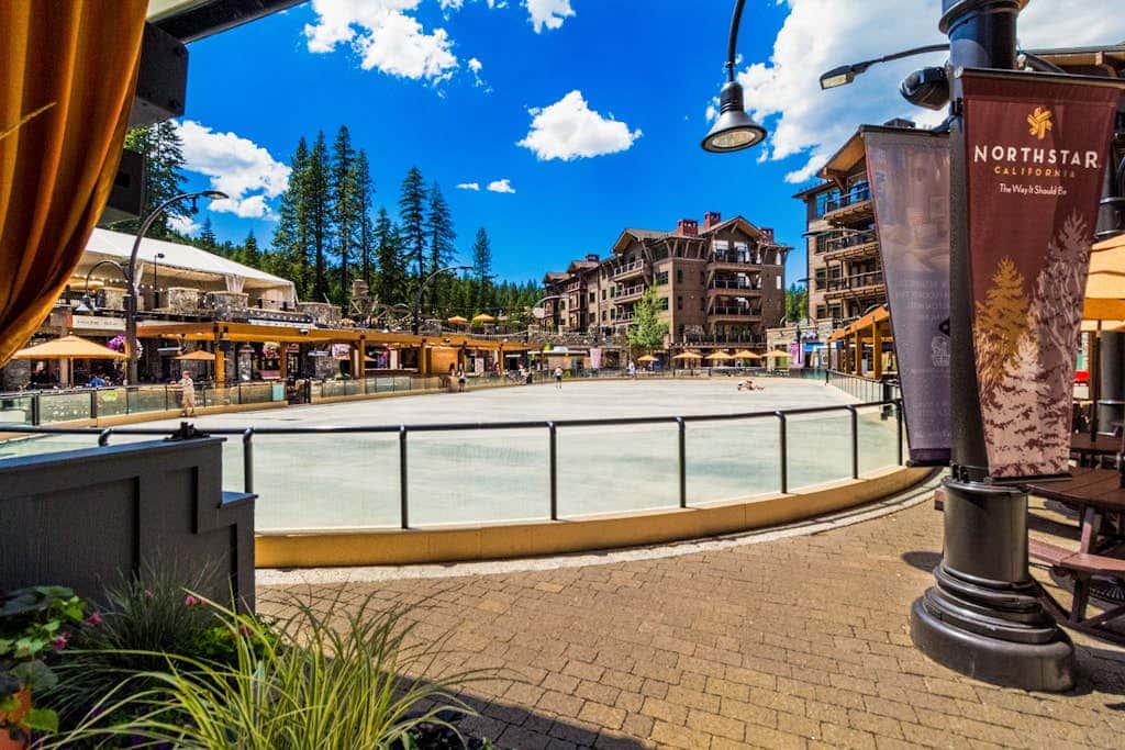 Resort studio with balcony, pool & hot tub access & free ski shuttle