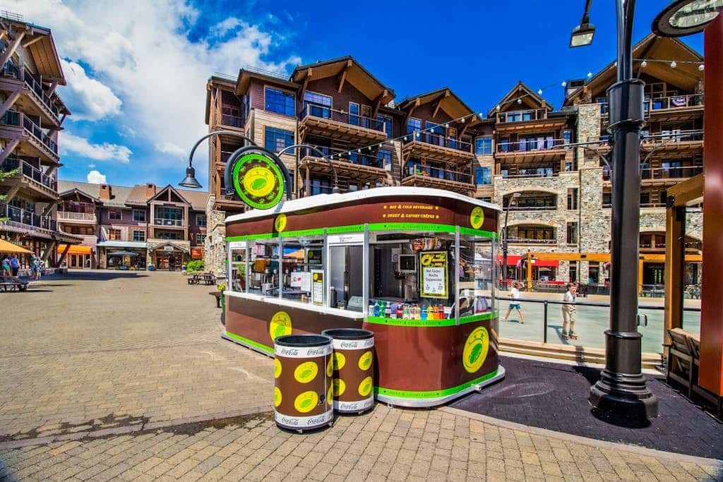 Resort studio with balcony, pool & hot tub access & free ski shuttle