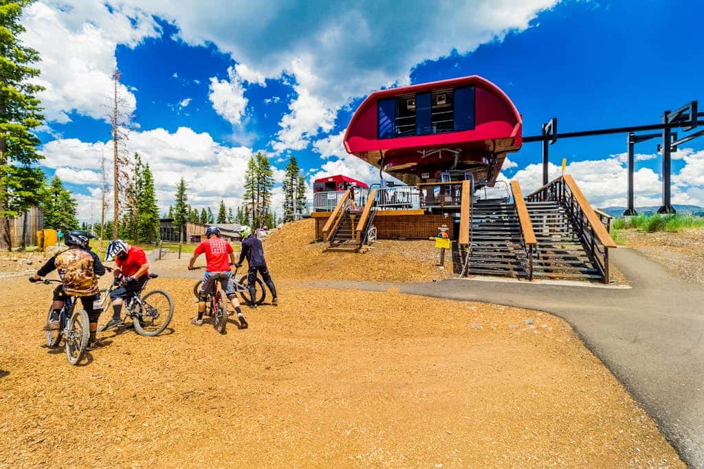 Resort studio with balcony, pool & hot tub access & free ski shuttle