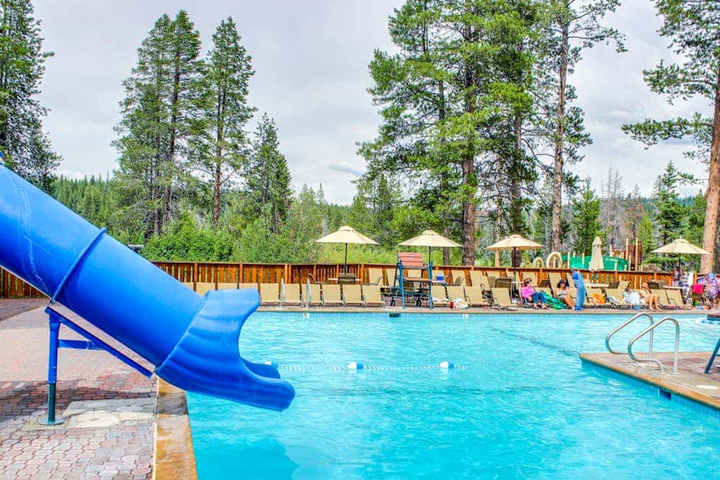 Ski-in-ski-out condo with pool, hot tub, sauna & breathtaking views - dog-friendly
