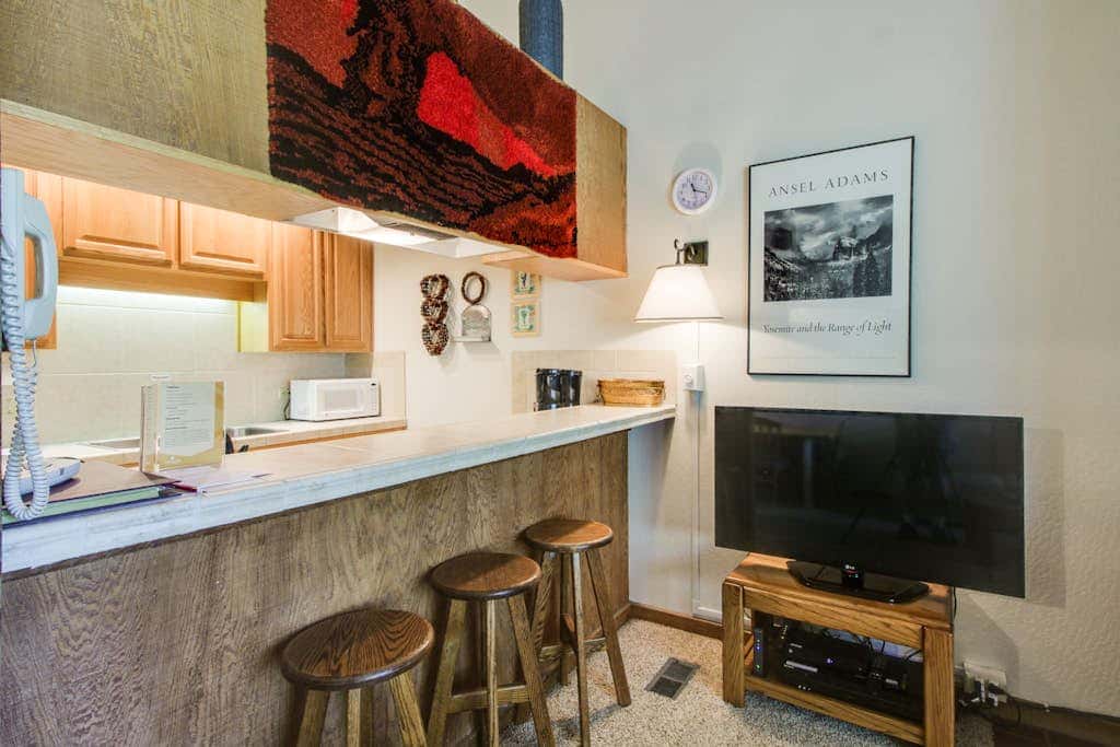 Ski-in-ski-out condo with pool, hot tub, sauna & breathtaking views - dog-friendly