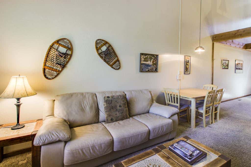 Ski-in-ski-out condo with pool, hot tub, sauna & breathtaking views - dog-friendly