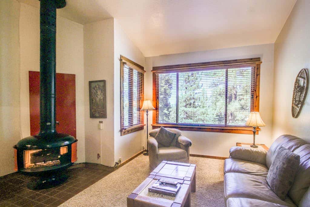 Ski-in-ski-out condo with pool, hot tub, sauna & breathtaking views - dog-friendly