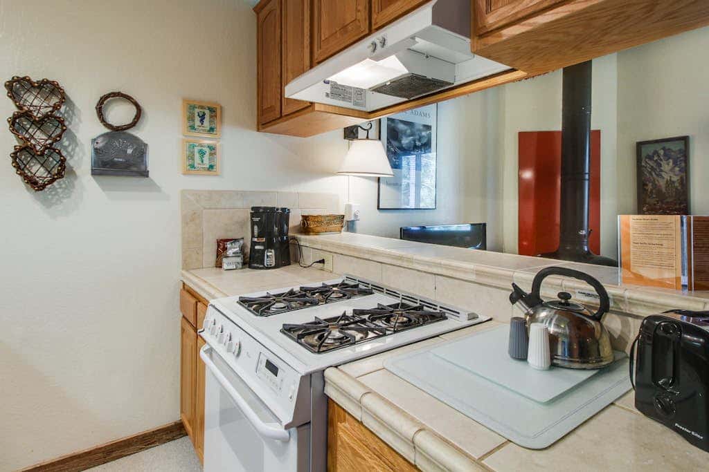 Ski-in-ski-out condo with pool, hot tub, sauna & breathtaking views - dog-friendly