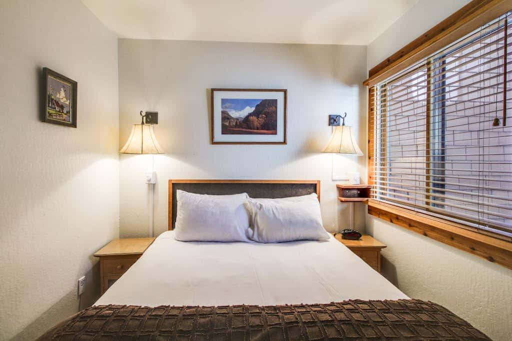 Ski-in-ski-out condo with pool, hot tub, sauna & breathtaking views - dog-friendly