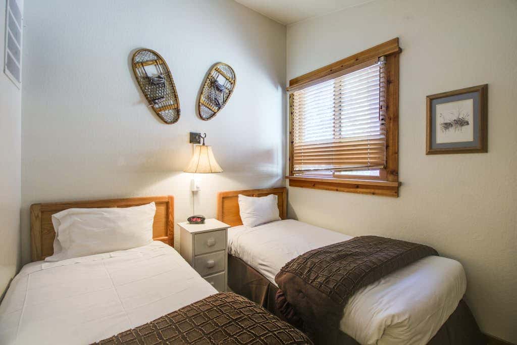 Ski-in-ski-out condo with pool, hot tub, sauna & breathtaking views - dog-friendly