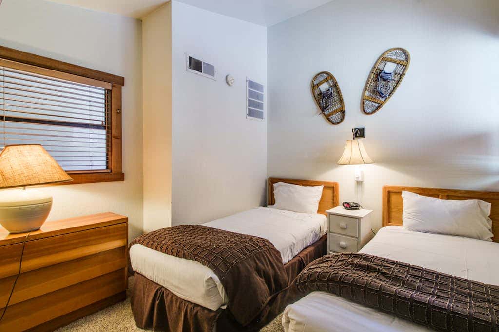Ski-in-ski-out condo with pool, hot tub, sauna & breathtaking views - dog-friendly