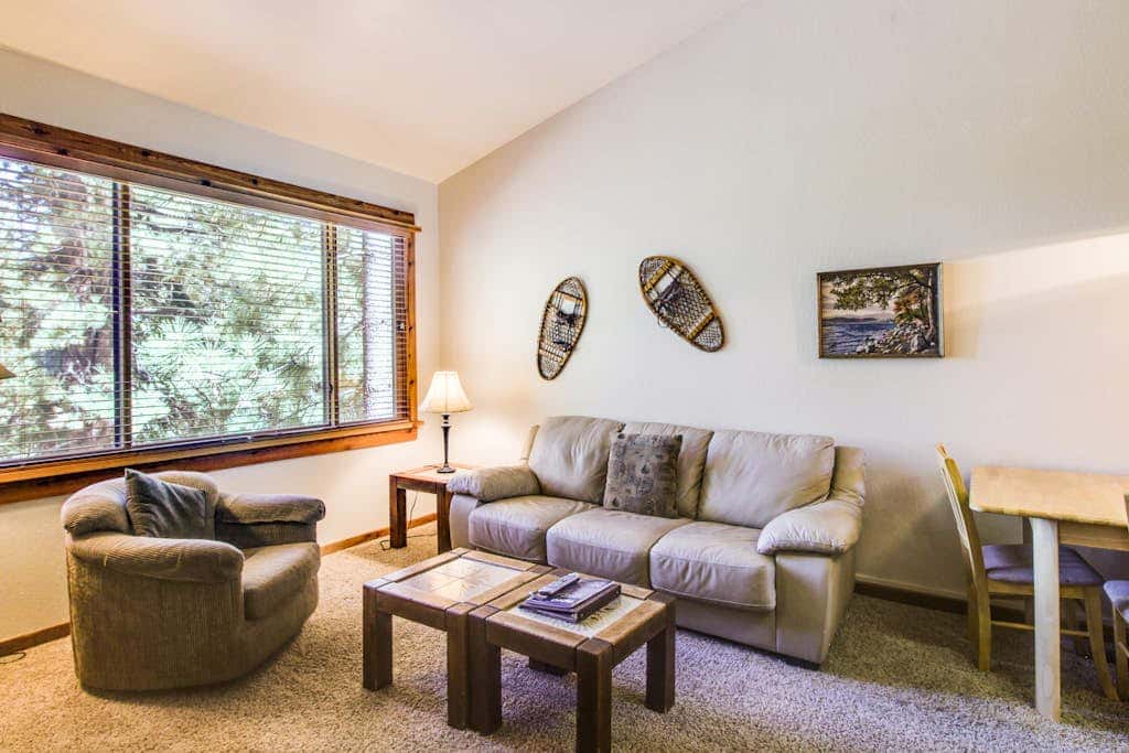 Ski-in-ski-out condo with pool, hot tub, sauna & breathtaking views - dog-friendly