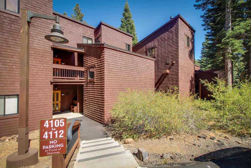 Ski-in-ski-out condo with pool, hot tub, sauna & breathtaking views - dog-friendly
