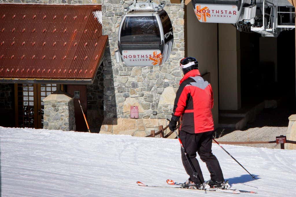 Ski-in-ski-out condo with pool, hot tub, sauna & breathtaking views - dog-friendly