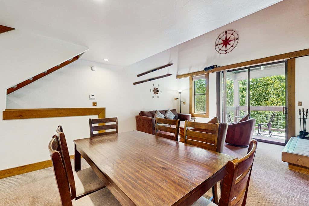 Mountain condo with access to outdoor pool, hot tub, tennis & sauna